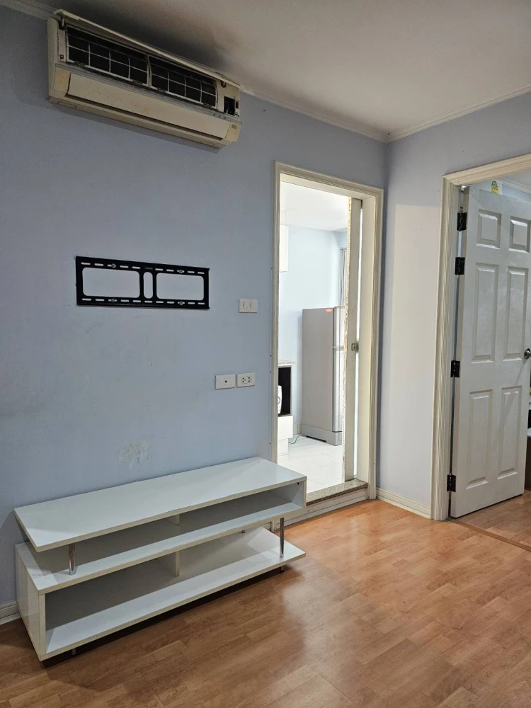 Condo for rent Lumpini Ville Cultural Center Electrical appliances and complete furniture Carry your bags and get ready to move in.
