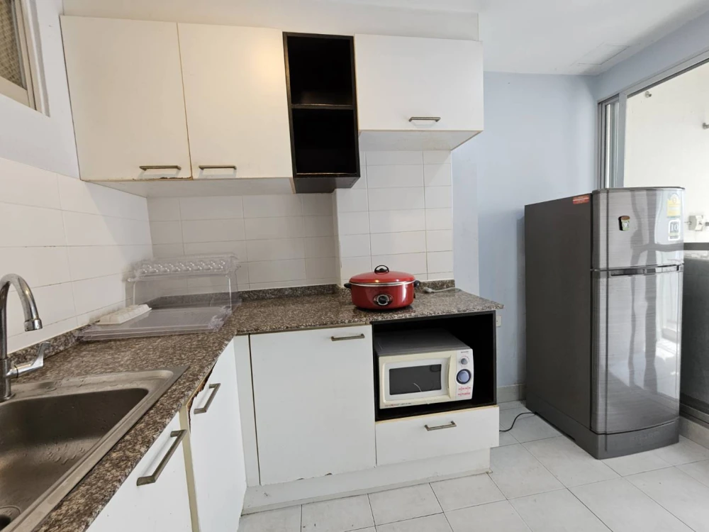 Condo for rent Lumpini Ville Cultural Center Electrical appliances and complete furniture Carry your bags and get ready to move in.