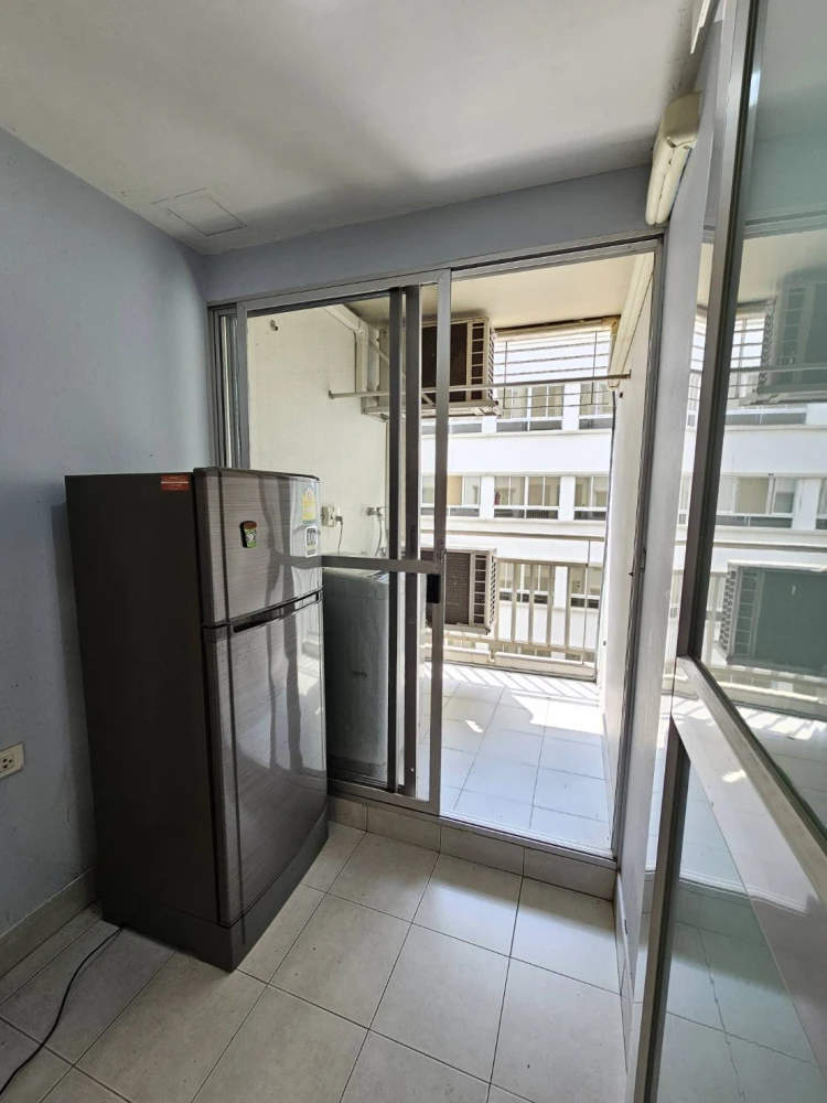 Condo for rent Lumpini Ville Cultural Center Electrical appliances and complete furniture Carry your bags and get ready to move in.