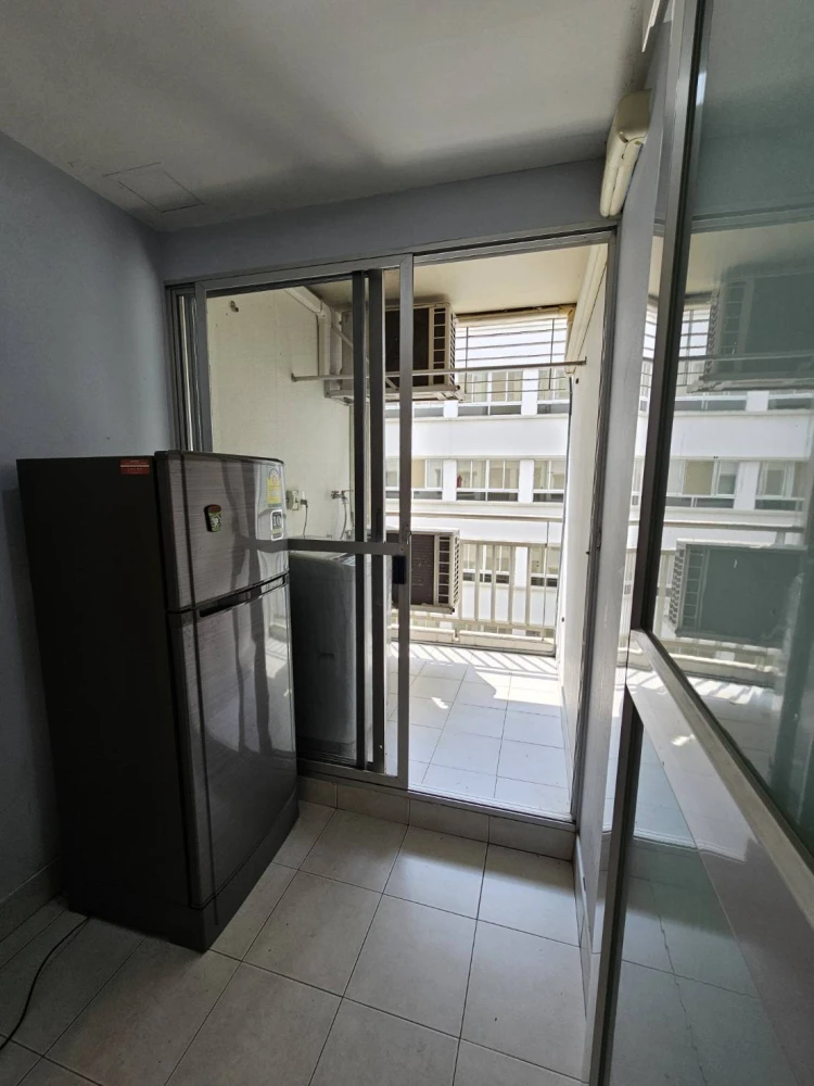 Condo for rent Lumpini Ville Cultural Center Electrical appliances and complete furniture Carry your bags and get ready to move in.