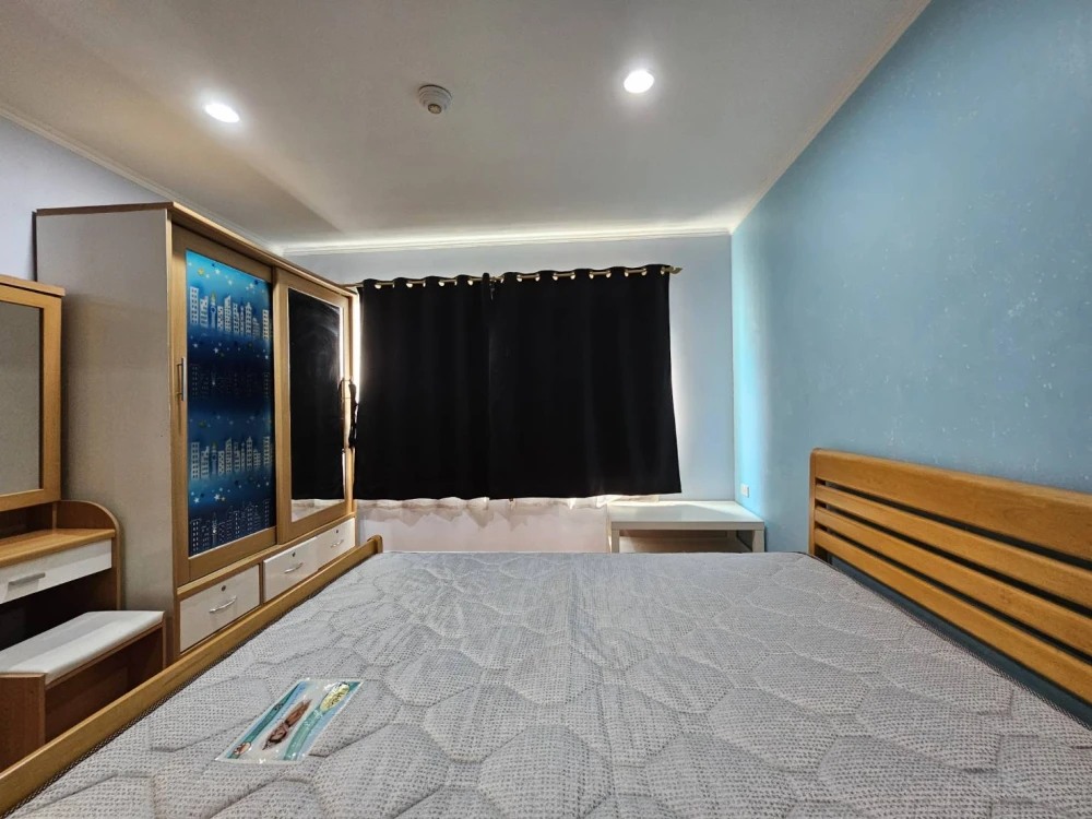 Condo for rent Lumpini Ville Cultural Center Electrical appliances and complete furniture Carry your bags and get ready to move in.