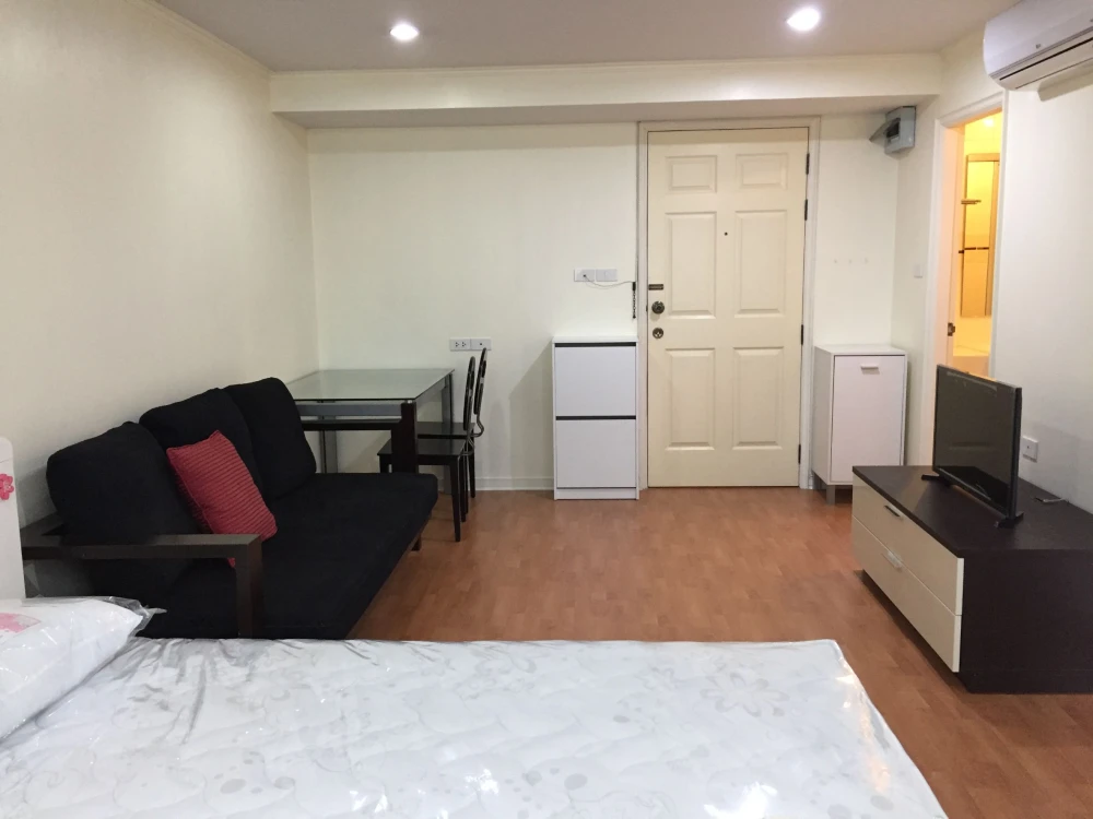 Condo for rent Lumpini Ville Cultural Center Fully furnished, beautiful room, cool breeze, very pleasant.