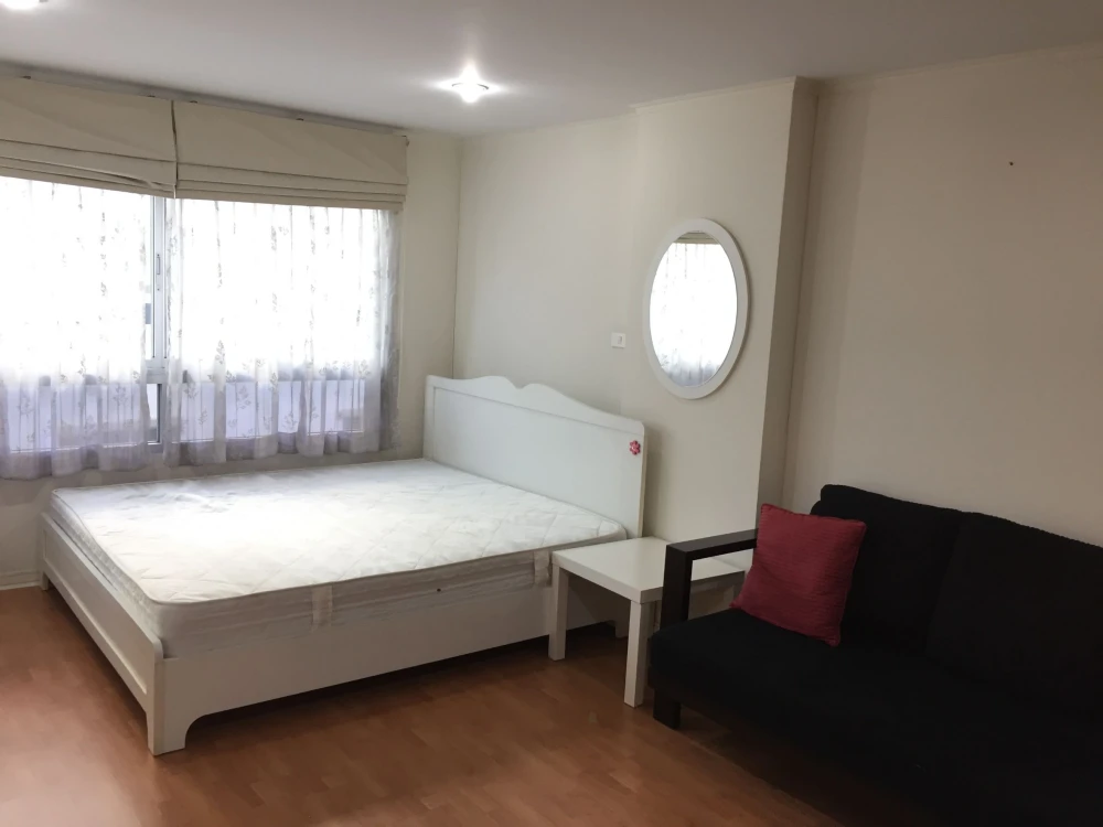 Condo for rent Lumpini Ville Cultural Center Fully furnished, beautiful room, cool breeze, very pleasant.