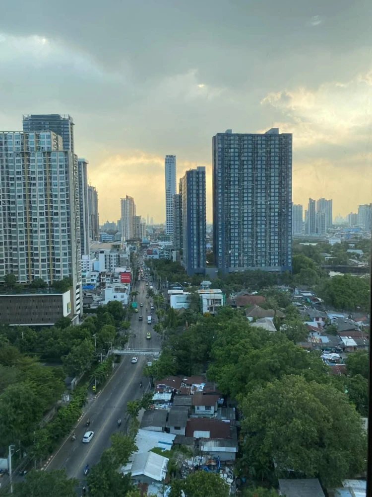 Condo for rent, Lumpini Ville Sukhumvit 77, spacious room, 17th floor, high view, comes with a very good price, hurry and reserve.