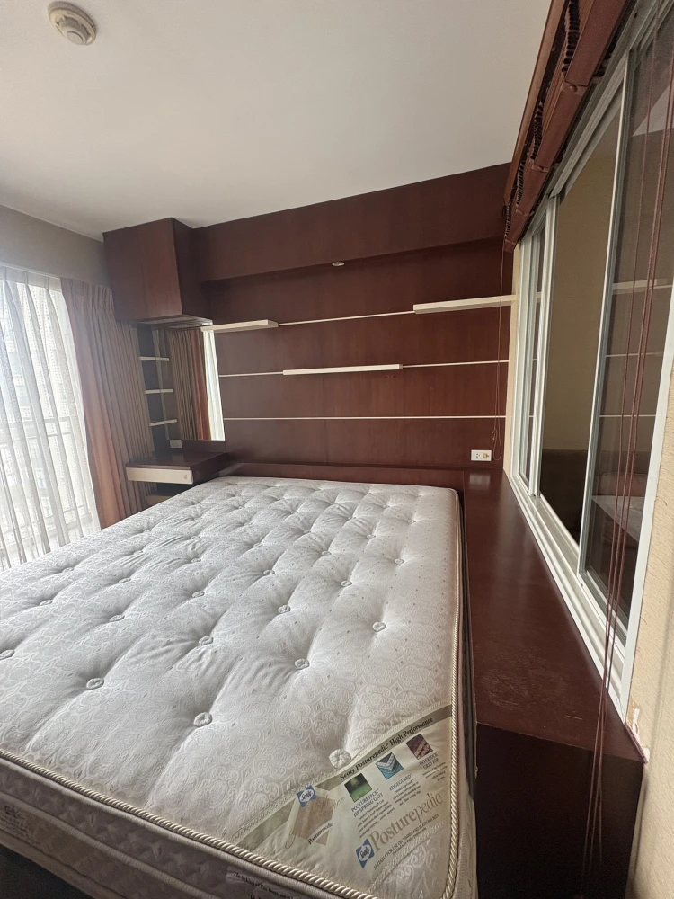 Condo for rent, Lumpini Place Narathiwat - Chao Phraya, high floor, south side, river view, fully furnished, ready to move in.