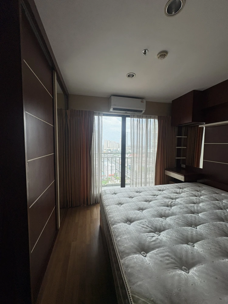Condo for rent, Lumpini Place Narathiwat - Chao Phraya, high floor, south side, river view, fully furnished, ready to move in.