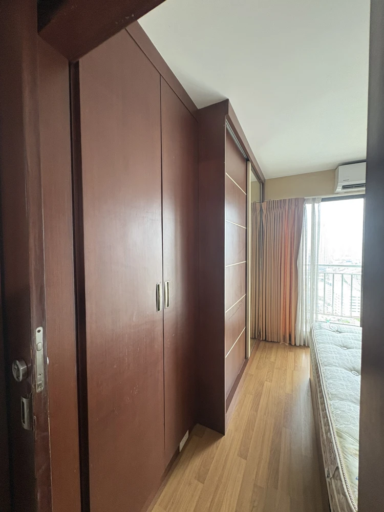 Condo for rent, Lumpini Place Narathiwat - Chao Phraya, high floor, south side, river view, fully furnished, ready to move in.