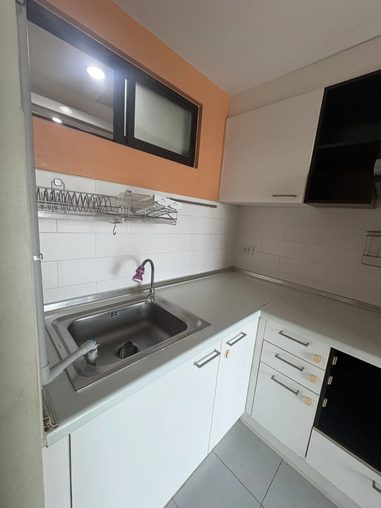 Condo for rent, Lumpini Place Narathiwat - Chao Phraya, high floor, south side, river view, fully furnished, ready to move in.