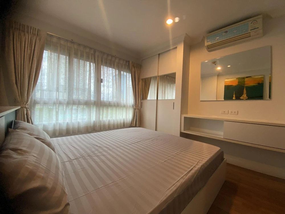 For rent!! Lumpini Place Condo, Rama 9-Ratchada, 5th floor, Building D, beautiful room, ready to move in, good price, hurry up and book now!!