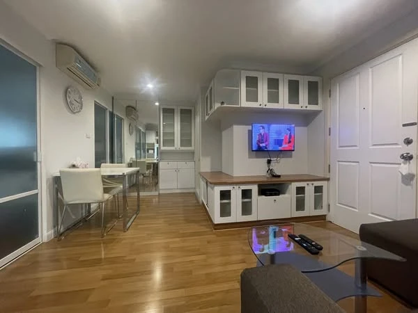For rent!! Lumpini Place Condo, Rama 9-Ratchada, 5th floor, Building D, beautiful room, ready to move in, good price, hurry up and book now!!
