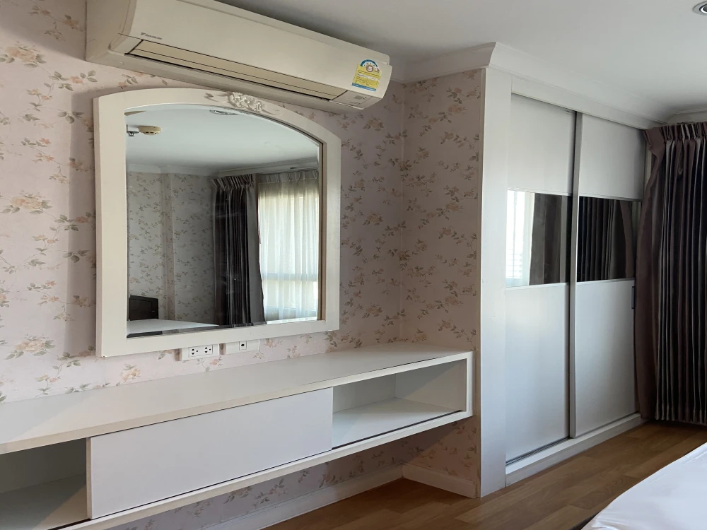 For rent!! Condo Lumpini Place Rama 9-Ratchada, Room No. 99/320, well-furnished. Don't wait, book now!!