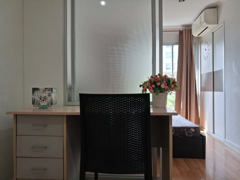 Condo for rent, Lumpini Place Ratchayothin. Fully furnished with appliances. Just bring your personal belongings and move in! Don't wait!