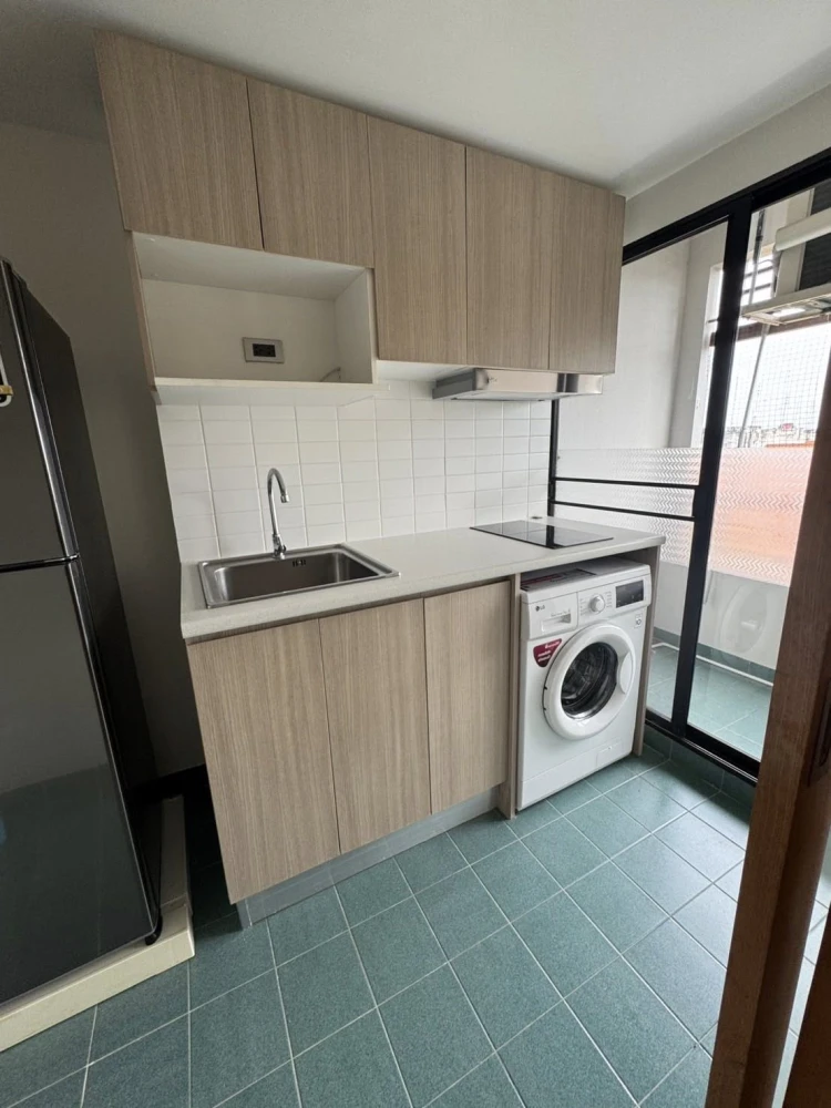 Condo for rent Lumpini Place Suanplu-Sathorn, near the BTS, fully furnished, ready to move in. Reserve now!