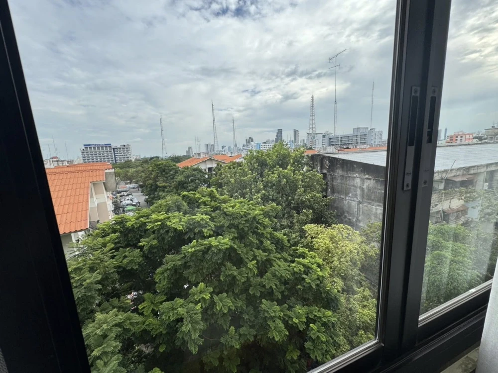 Condo for rent Lumpini Place Suanplu-Sathorn, near the BTS, fully furnished, ready to move in. Reserve now!
