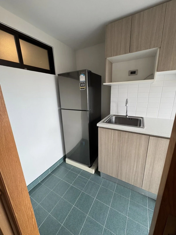 Condo for rent Lumpini Place Suanplu-Sathorn, near the BTS, fully furnished, ready to move in. Reserve now!