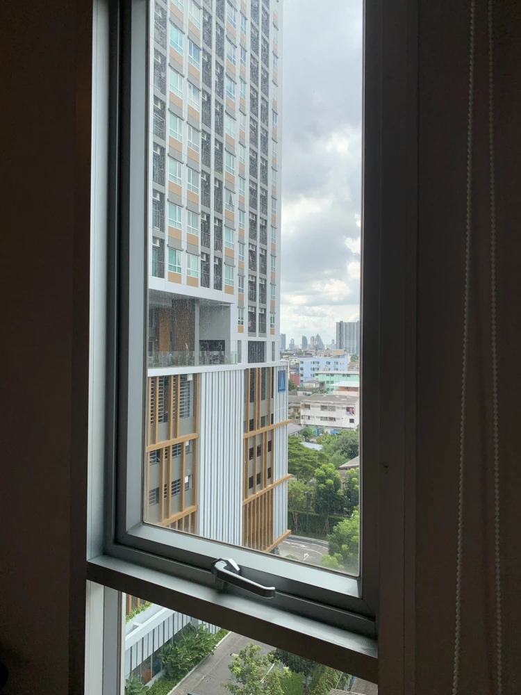 For rent!! Lumpini Place Tao Poon - Interchange Condo, 9th floor, fully furnished, great location, very convenient to travel, hurry up and book now!!