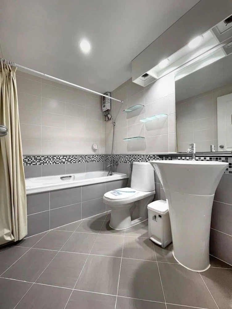 For rent!! Condo Waterford Sukhumvit 50, 2nd floor, Building 2, beautiful room, fully furnished, ready to move in, don't miss it!!