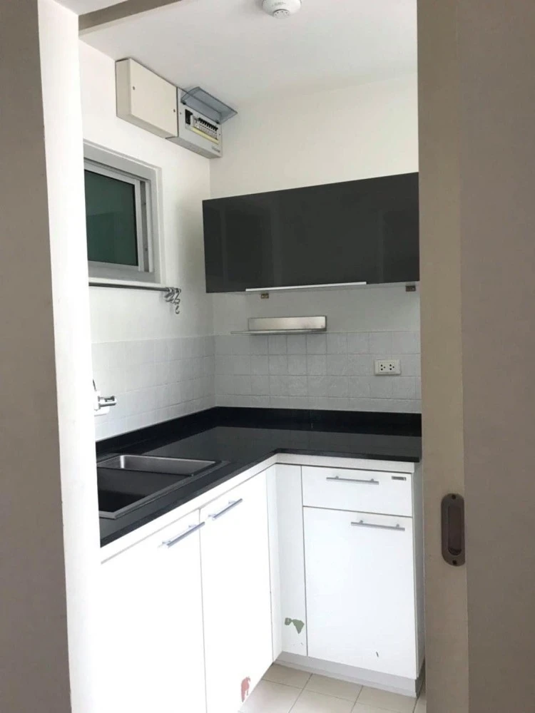 For rent, Condo One Ladprao 15, beautifully decorated room, very inviting, comes with a separate kitchen. It's a pity that this price is missed.