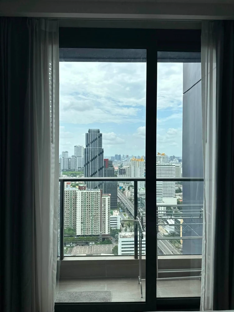 Condo for rent, One Nine Five Asoke-Rama 9, fully furnished room, ready to move in, 35th floor, city view, hurry and reserve before you miss out.
