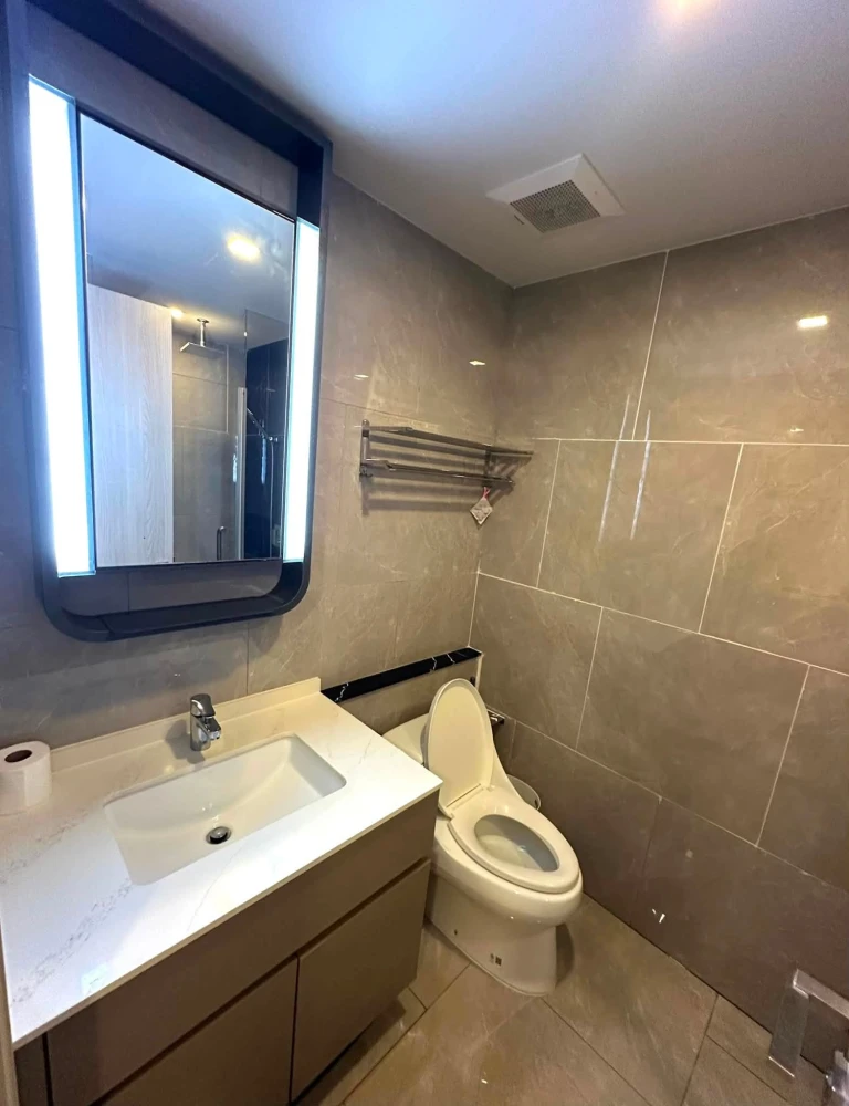 Condo for rent, One Nine Five Asoke-Rama 9, fully furnished room, ready to move in, 35th floor, city view, hurry and reserve before you miss out.