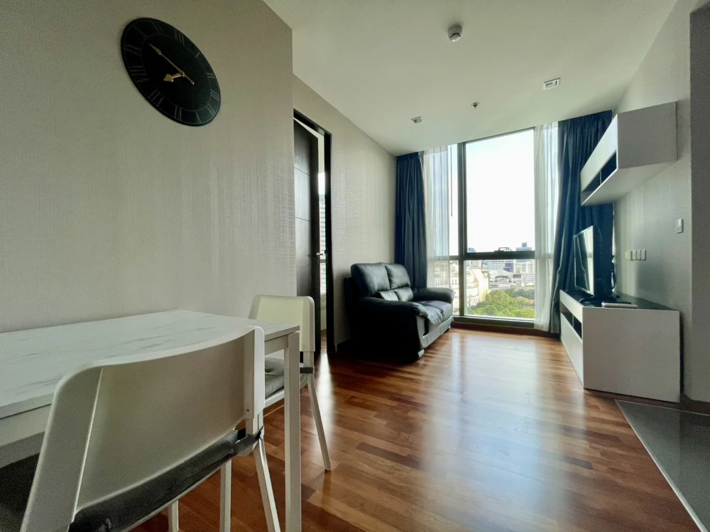 For rent!! Wish Signature Midtown Siam Condo, 22nd floor, south facing, beautiful room, very livable, great price, don't miss it!!