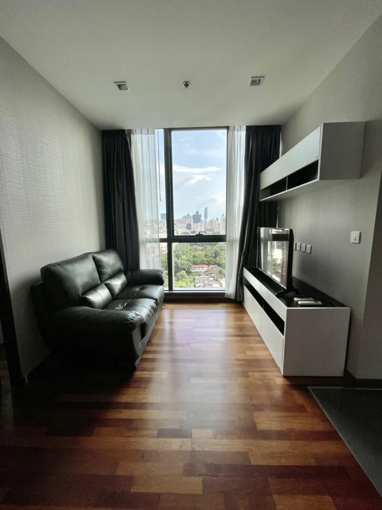 For rent!! Wish Signature Midtown Siam Condo, 22nd floor, south facing, beautiful room, very livable, great price, don't miss it!!