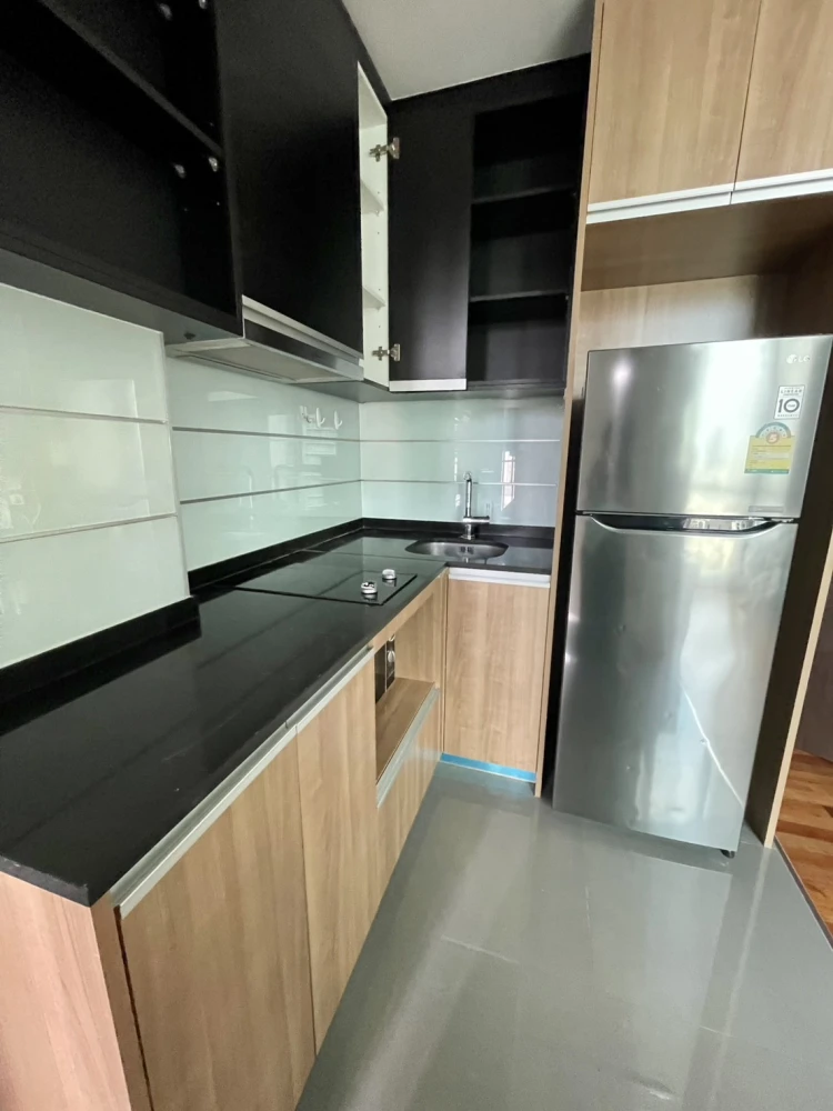 For rent!! Wish Signature Midtown Siam Condo, 22nd floor, south facing, beautiful room, very livable, great price, don't miss it!!