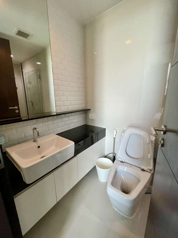For rent!! Wish Signature Midtown Siam Condo, 22nd floor, south facing, beautiful room, very livable, great price, don't miss it!!