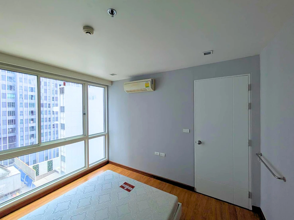 For rent!! Wish @ Samyan Condo, beautiful room, fully furnished, great price, don't miss it!!