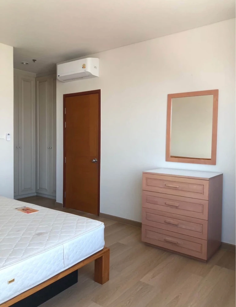 For rent!! Condo Villa Sathorn 26th floor, beautiful room, convenient transportation, don't miss it!!