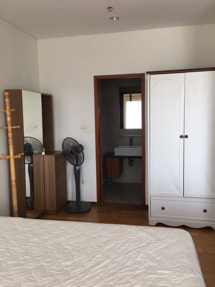 For rent!! Condo Villa Sathorn, beautifully decorated room, ready to move in, good location condo, convenient transportation, don't miss it!!