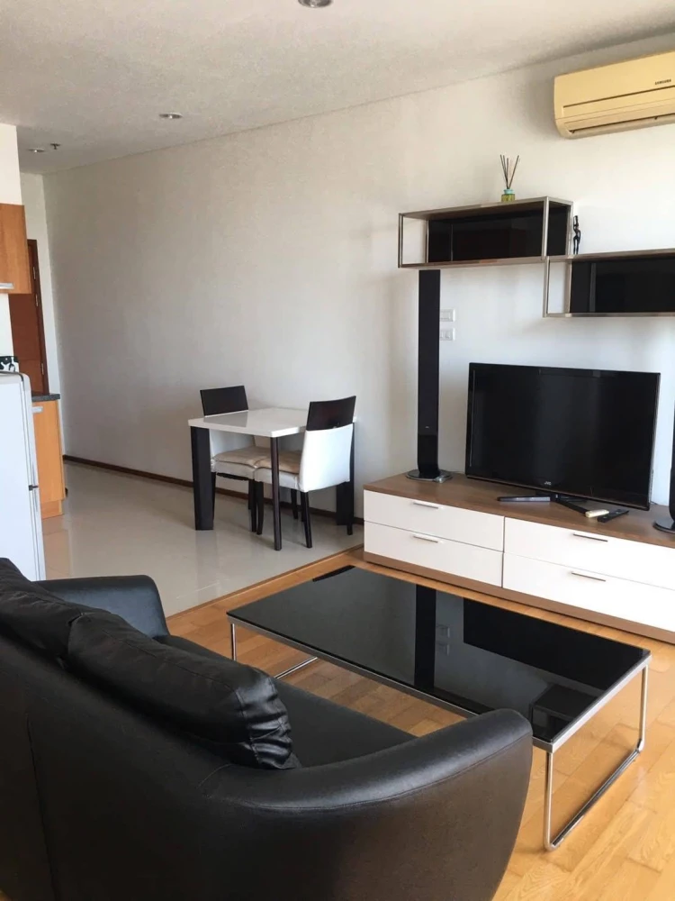 For rent!! Condo Villa Sathorn, beautifully decorated room, ready to move in, good location condo, convenient transportation, don't miss it!!