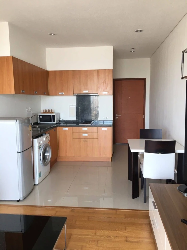 For rent!! Condo Villa Sathorn, beautifully decorated room, ready to move in, good location condo, convenient transportation, don't miss it!!