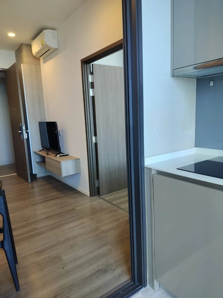 For rent!! Whizdom Essence Condo, 40th floor, beautiful room, fully furnished, ready to move in. Reserve now!!