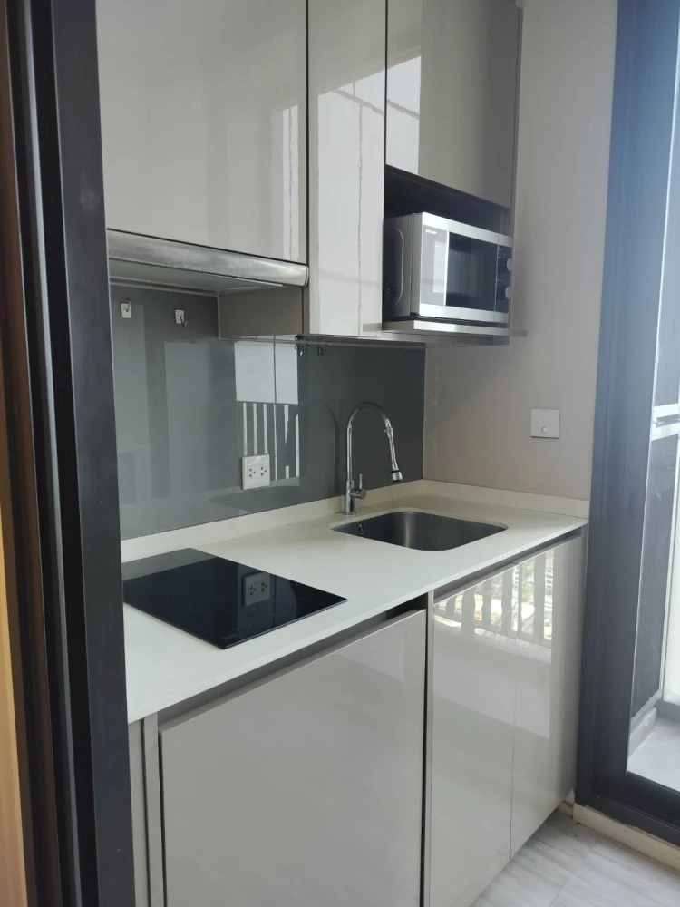 For rent!! Whizdom Essence Condo, 40th floor, beautiful room, fully furnished, ready to move in. Reserve now!!