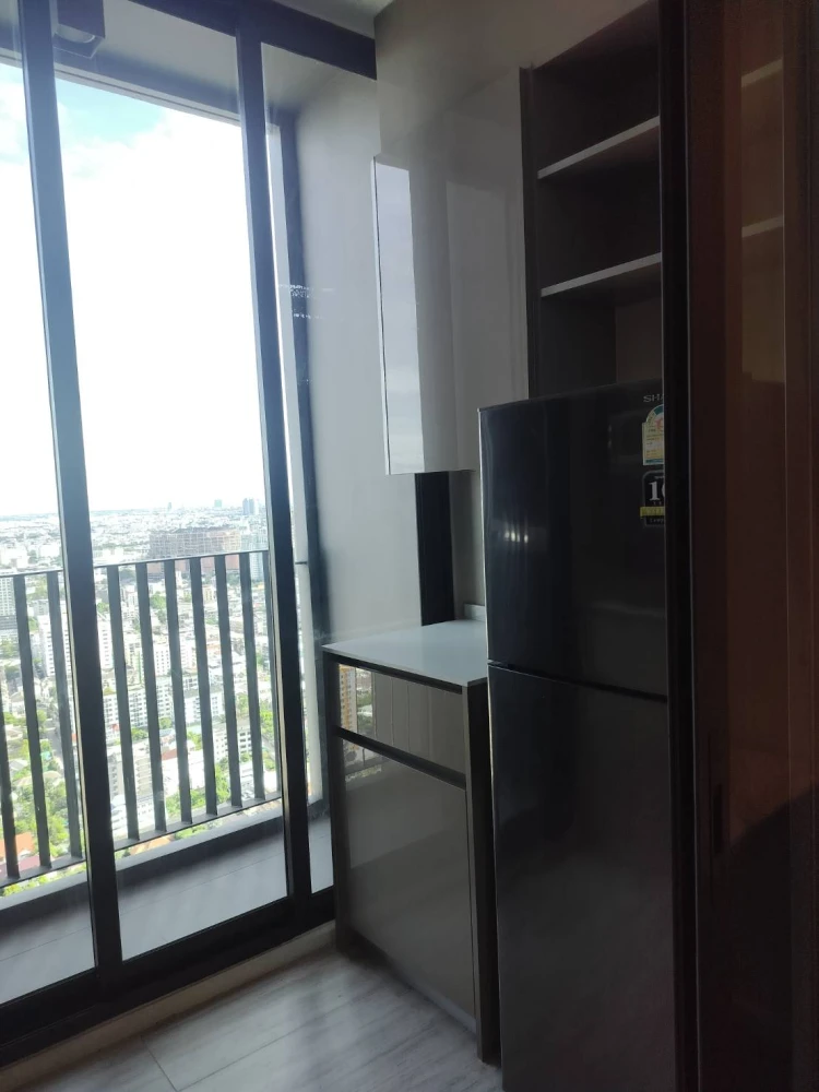 For rent!! Whizdom Essence Condo, 40th floor, beautiful room, fully furnished, ready to move in. Reserve now!!