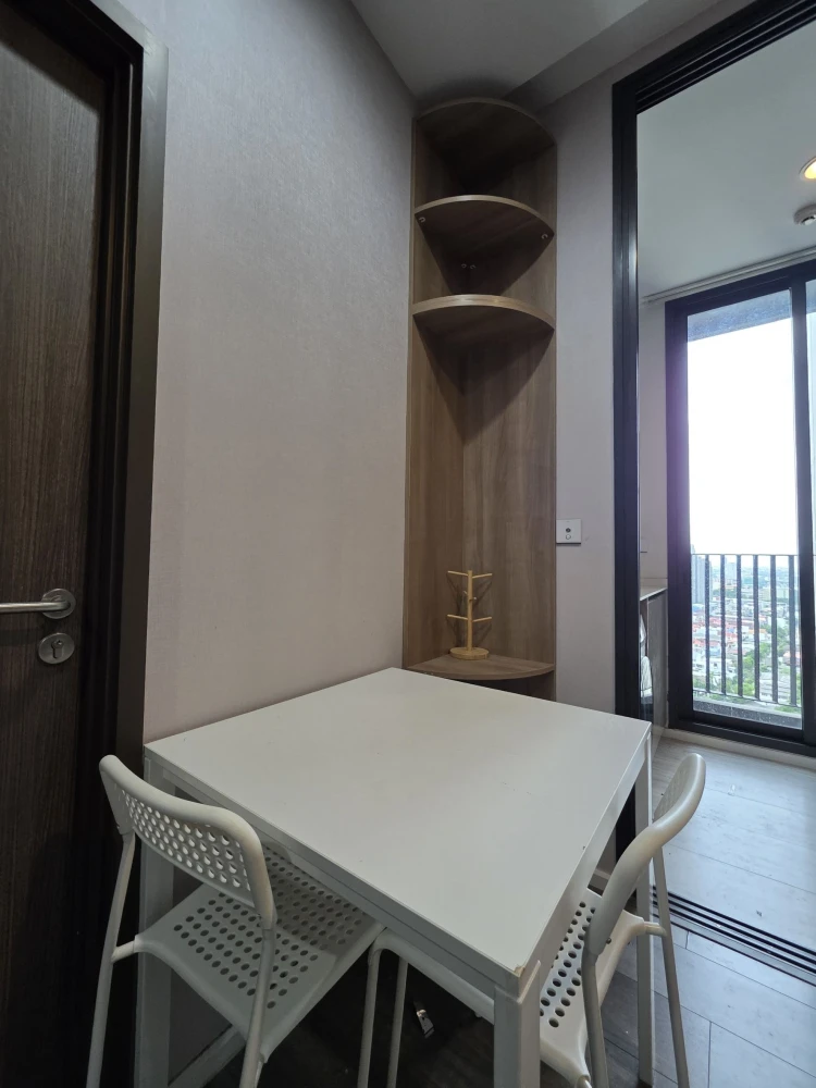 Condo for rent, Whizdom Essence. Comfortable living, easy access, close to food. Book now!!