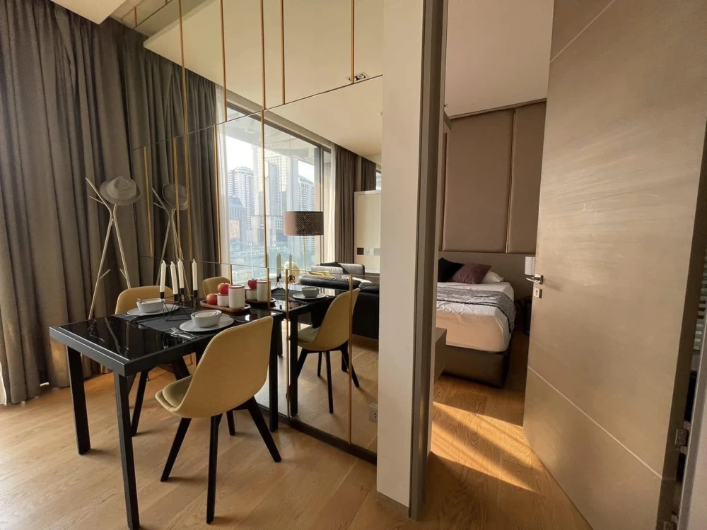 For rent!! Condo Saladaeng One, beautiful room, luxurious furniture, great location, very convenient to travel, near MRT and BTS, hurry up!!