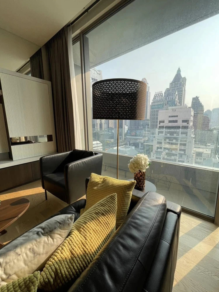 For rent!! Condo Saladaeng One, beautiful room, luxurious furniture, great location, very convenient to travel, near MRT and BTS, hurry up!!