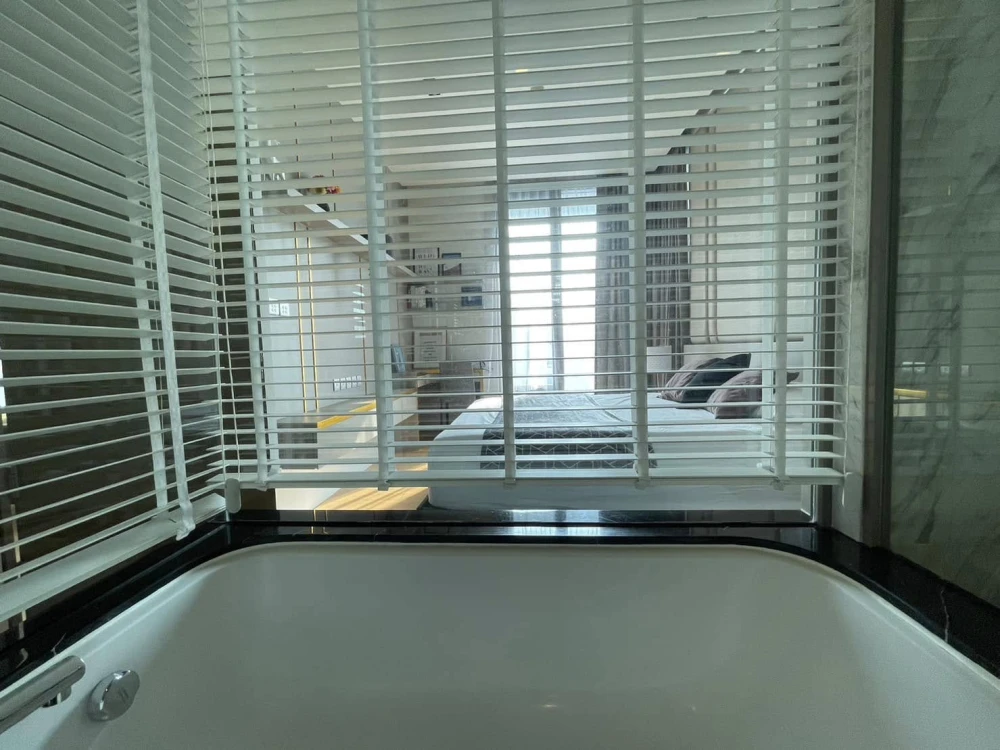 For rent!! Condo Saladaeng One, beautiful room, luxurious furniture, great location, very convenient to travel, near MRT and BTS, hurry up!!