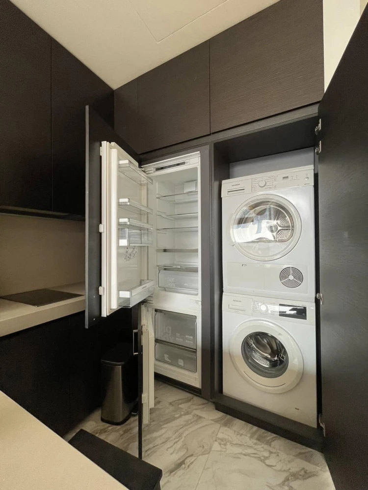 For rent!! Condo Saladaeng One, beautiful room, luxurious furniture, great location, very convenient to travel, near MRT and BTS, hurry up!!