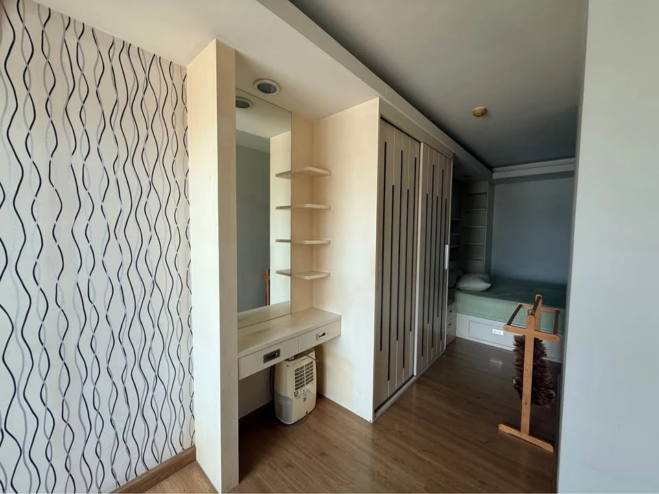 For rent: Supalai Park Tiwanon condo. Spacious and comfortable unit on a high floor with good ventilation. Great price! Book now!