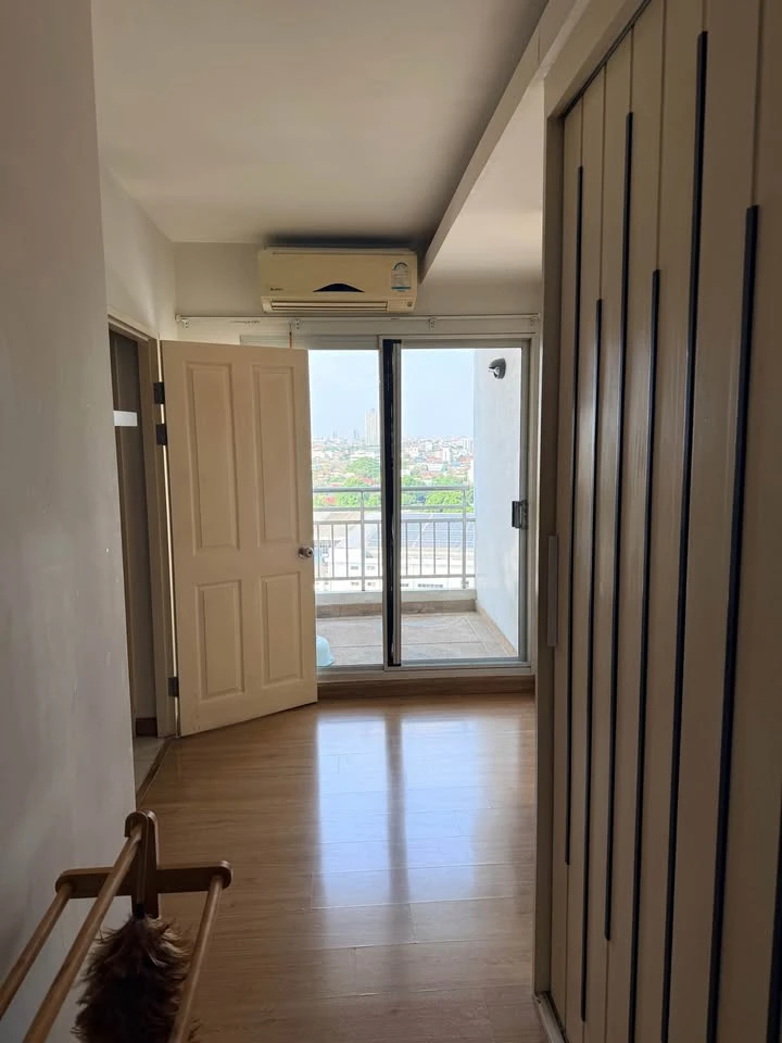 For rent: Supalai Park Tiwanon condo. Spacious and comfortable unit on a high floor with good ventilation. Great price! Book now!