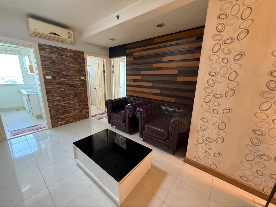 For rent: Supalai Park Tiwanon condo. Spacious and comfortable unit on a high floor with good ventilation. Great price! Book now!