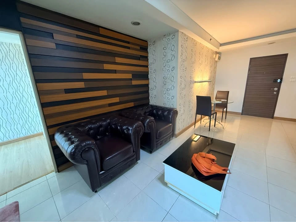 For rent: Supalai Park Tiwanon condo. Spacious and comfortable unit on a high floor with good ventilation. Great price! Book now!
