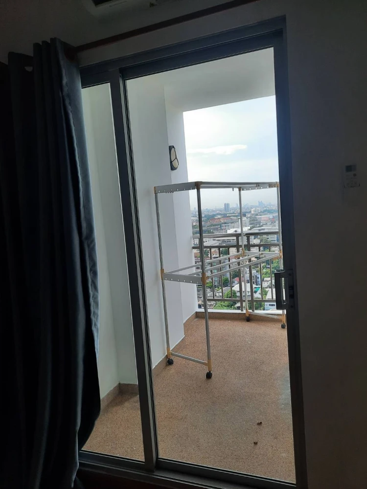 For rent: Supalai Park Ratchayothin Condo. This is the one! Book now!!