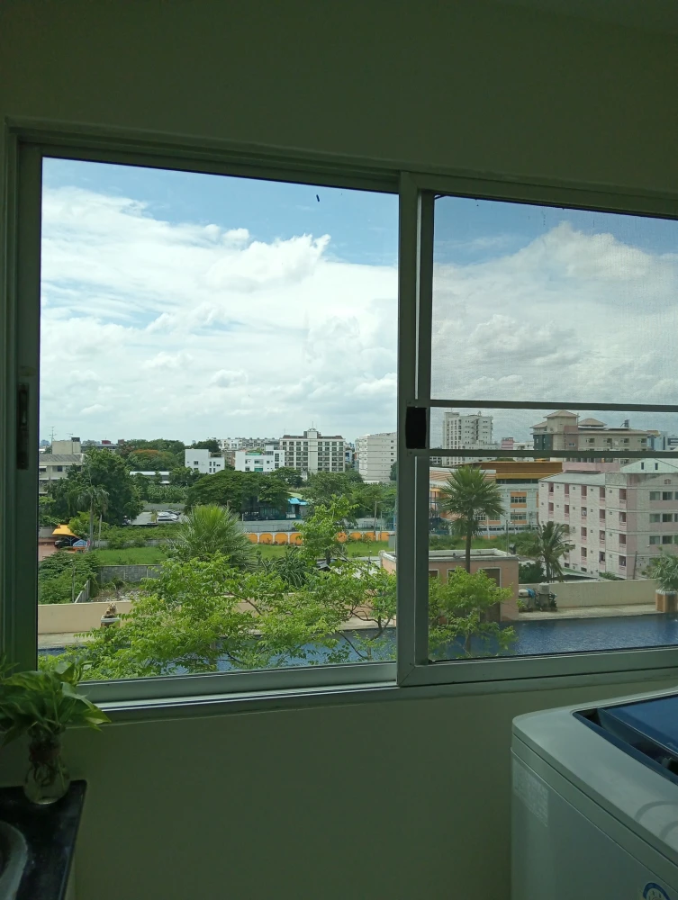 Condo for rent, Supalai Park Srinakarin, spacious room, comfortable, separate room, has a balcony, good like this, hurry and book now before the room