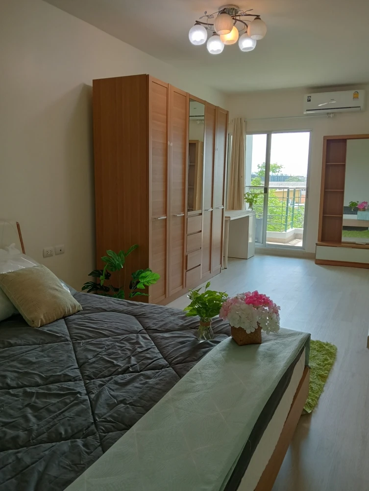 Condo for rent, Supalai Park Srinakarin, spacious room, comfortable, separate room, has a balcony, good like this, hurry and book now before the room