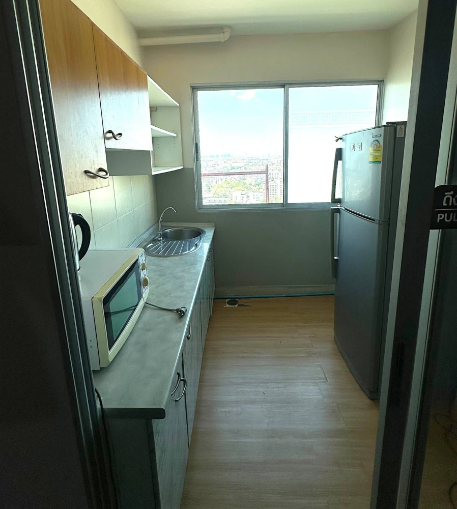 For rent: Supalai Park Srinakarin Condo, high floor unit, affordable price, fully furnished, great value. Book now!