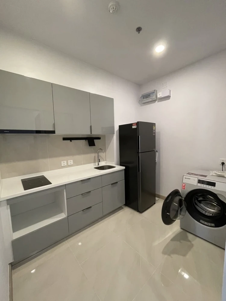 Condo for rent: Supalai Premier Si Phraya-Samyan. Spacious and comfortable unit with ample living space. Convenient and fully equipped.